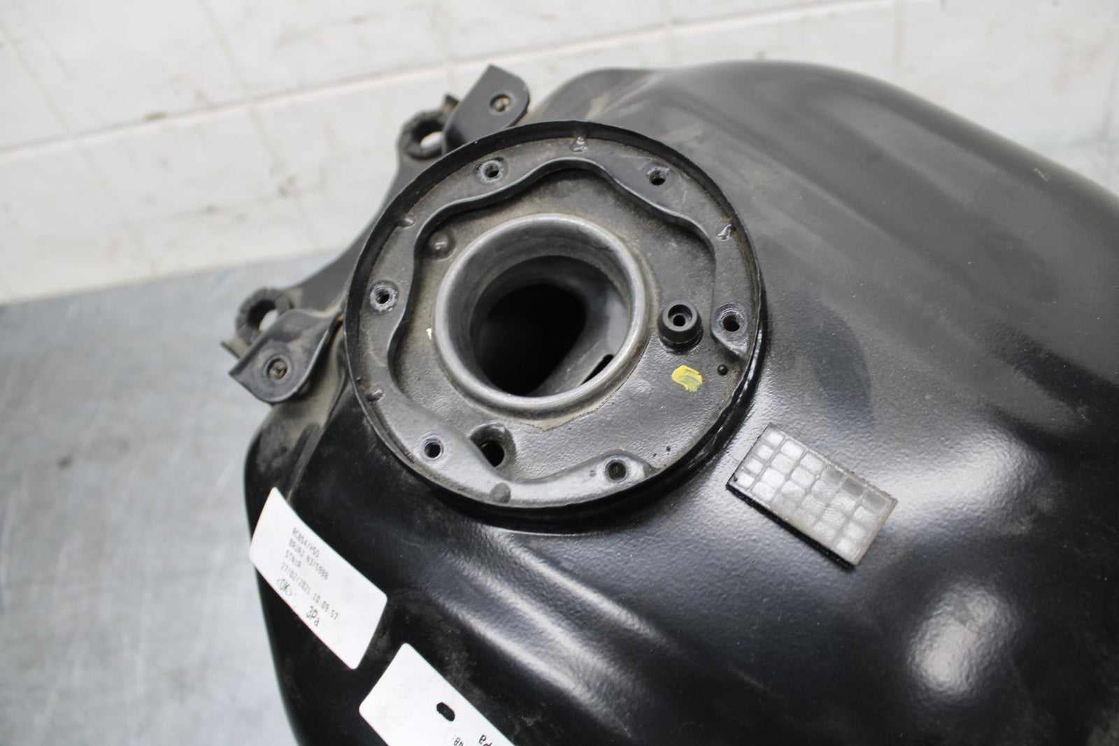 21 HUSQVARNA VITPILEN 401 GAS TANK FUEL CELL PETROL RESERVOIR BB467