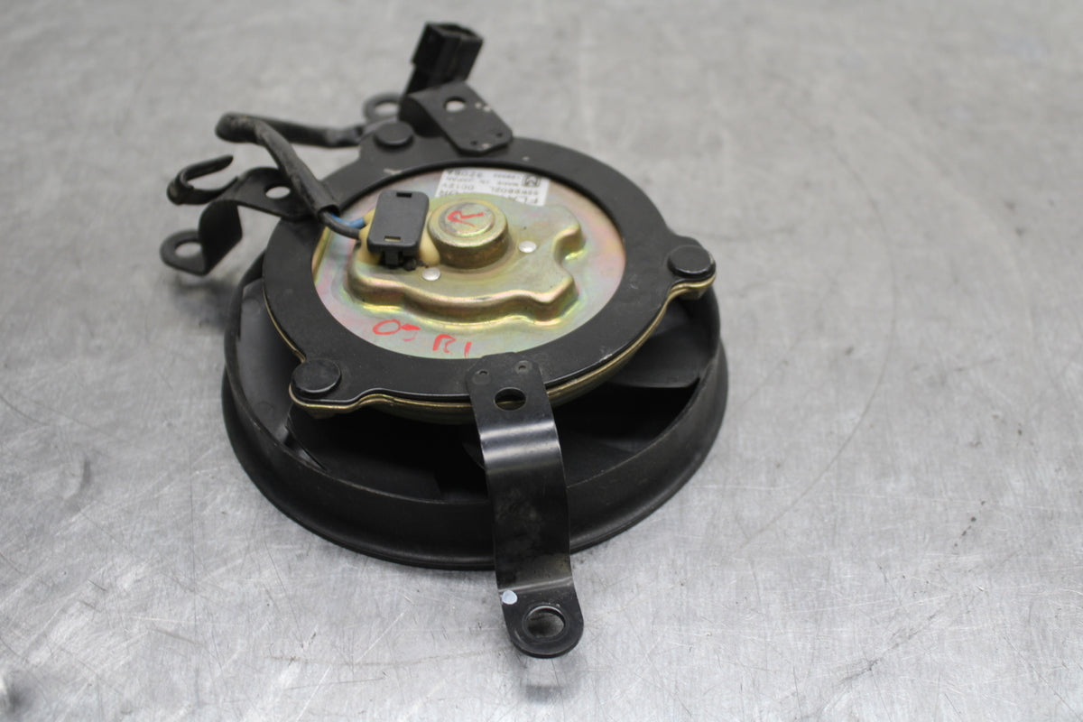 04-05 YAMAHA YZF R1 RIGHT ENGINE RADIATOR COOLING FAN MOTOR BB131
