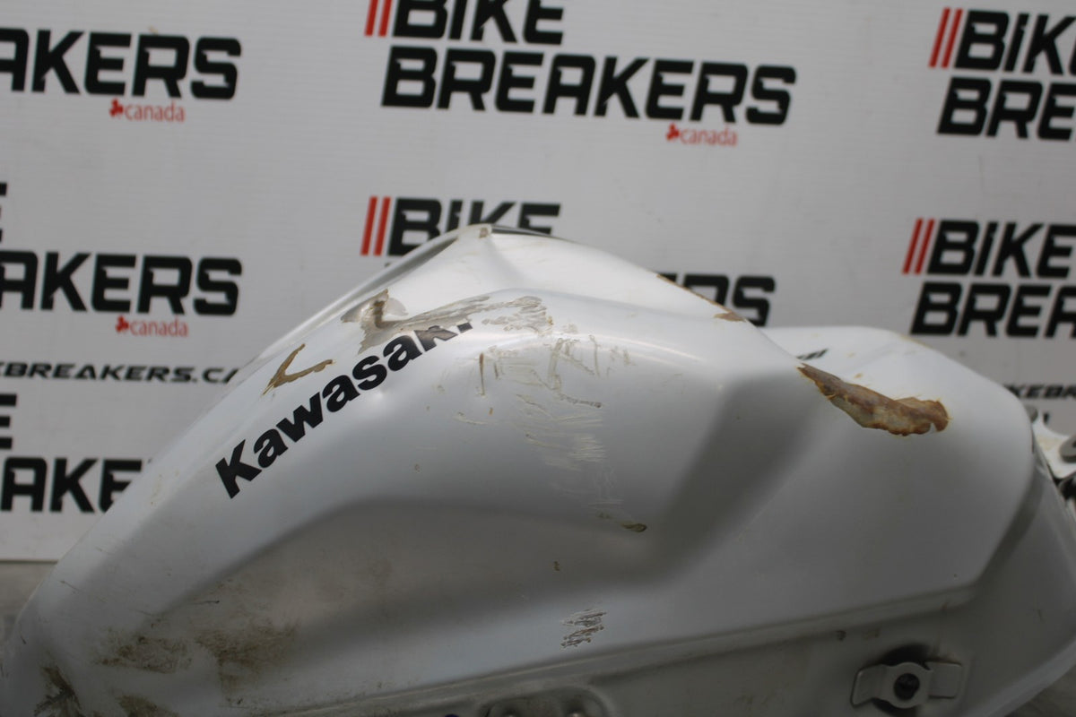 23-26 KAWASAKI NINJA ZX4RR GAS TANK FUEL CELL PETROL RESERVOIR BB872
