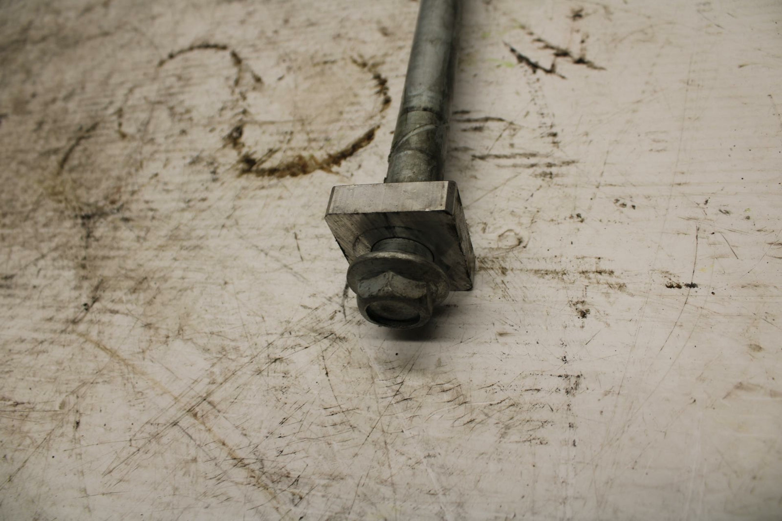 07-09 KAWASAKI VERSYS 650 REAR AXLE BACK WHEEL RIM PIVOT BOLT AXEL BB302