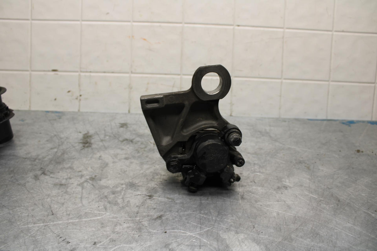 08-16 YAMAHA YZF R6 REAR BACK BRAKE CALIPER W MOUNT BRACKET BB443