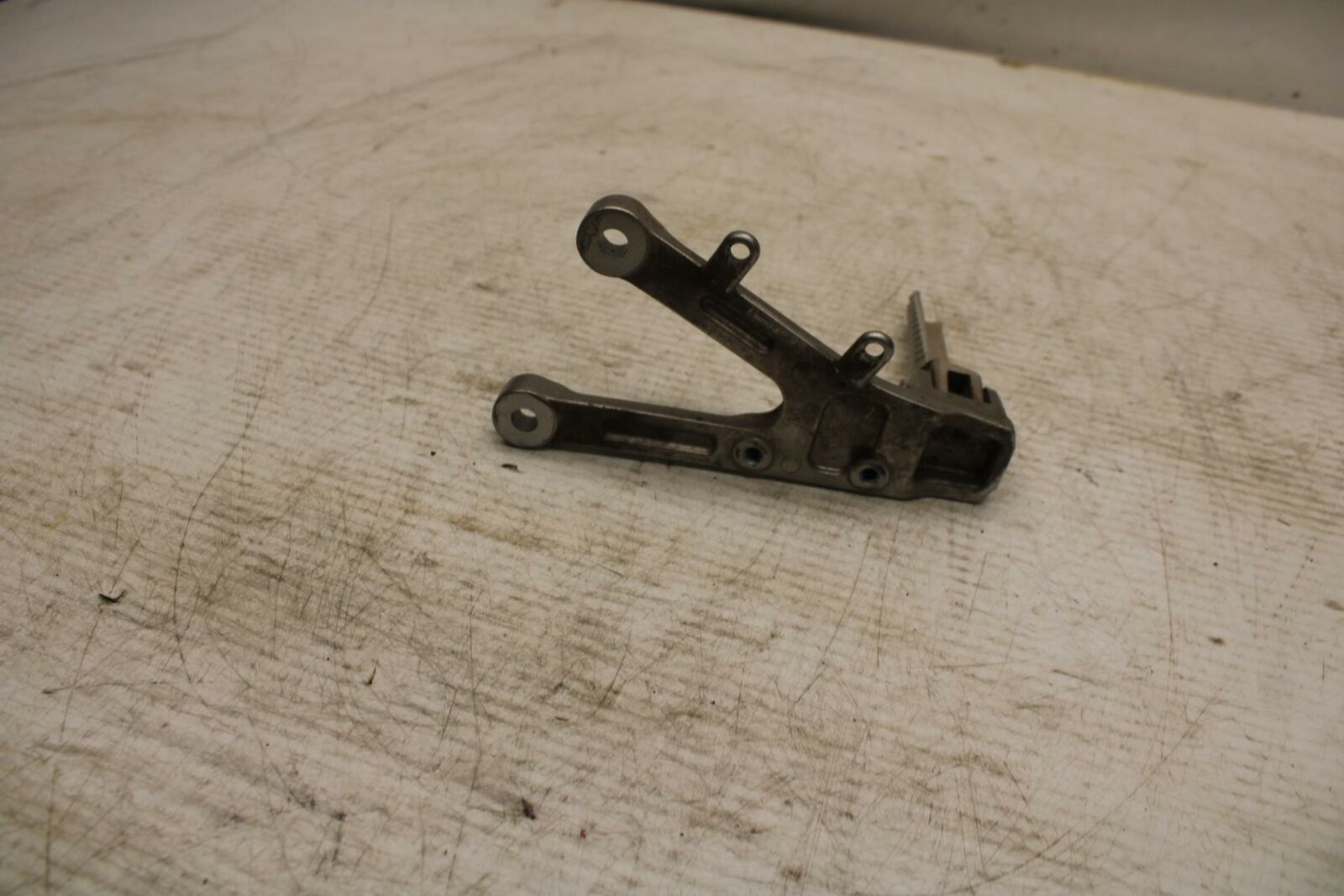 08-16 YAMAHA YZF R6 LEFT REARSET REAR SET DRIVER FOOT PEG REST STOP BB365
