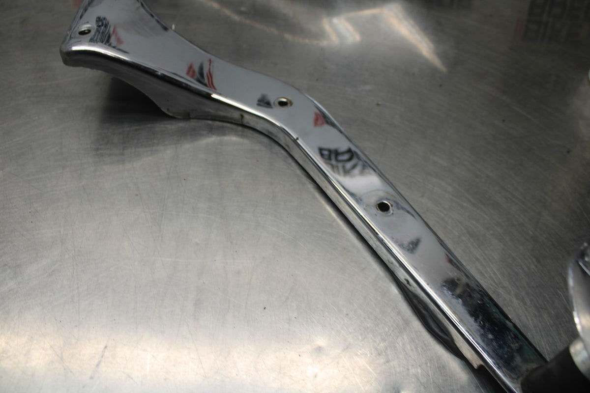 02 KAWASAKI VULCAN 800 VN800B CLASSIC REAR PASSENGER FENDER GRAB RAIL BB862