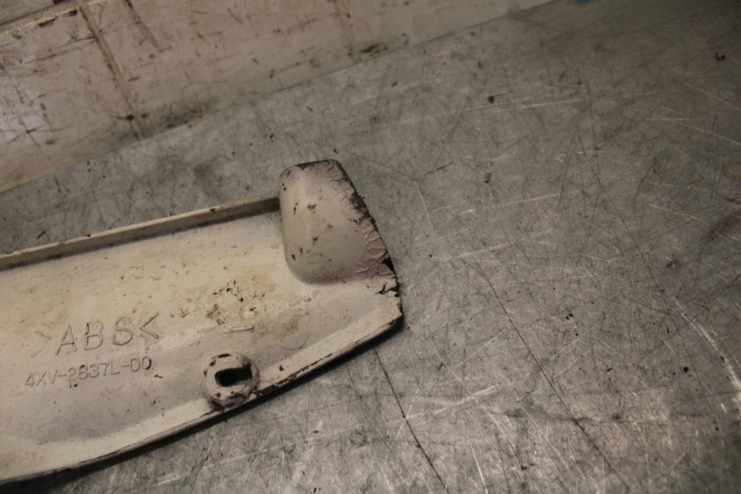 1999 Yamaha YZF R1 LEFT FRONT DUCT COVER PANEL COWL BB50
