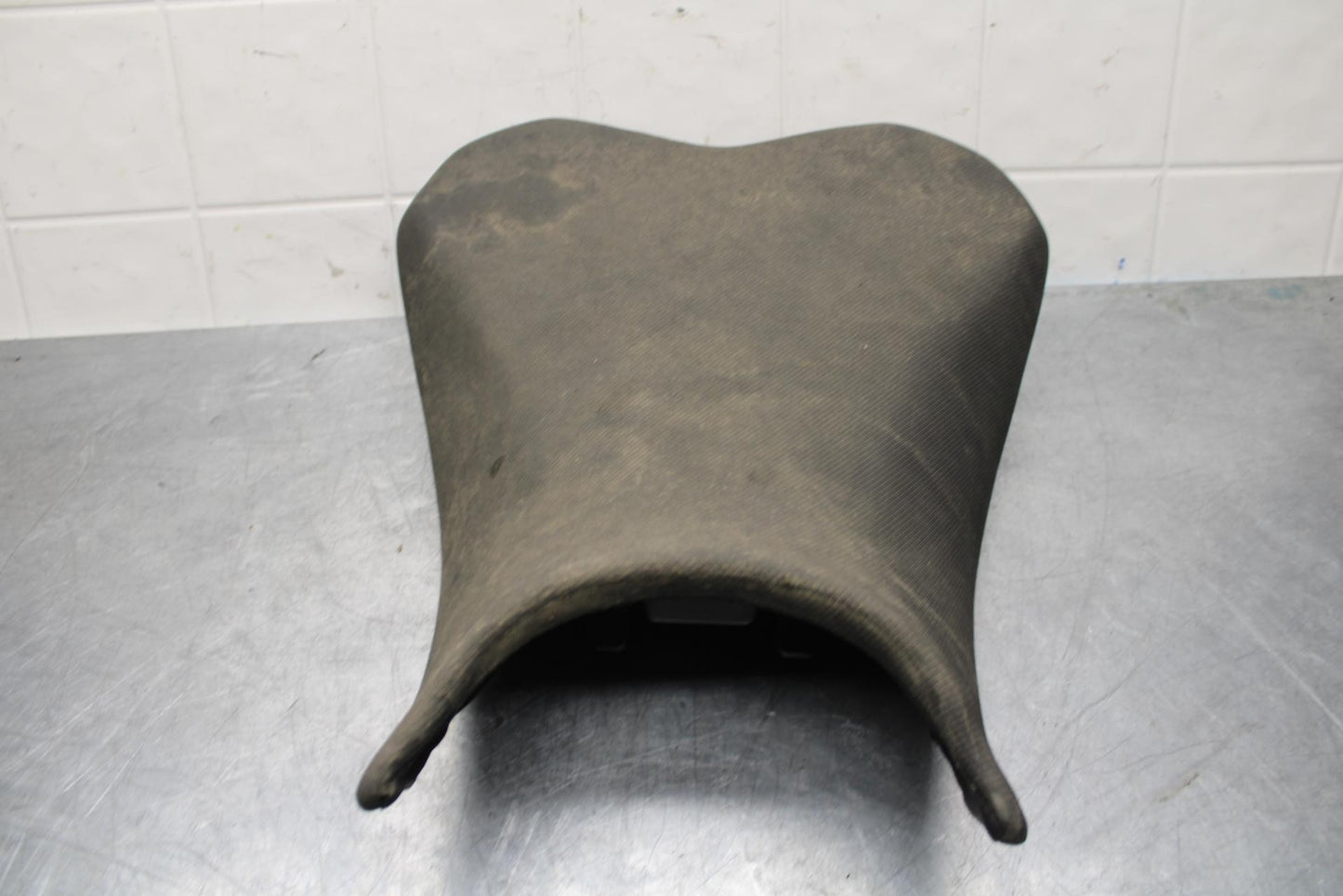 20 KAWASAKI Z400 ER400 ABS FRONT DRIVERS SEAT PAD SADDLE PILLION BB586