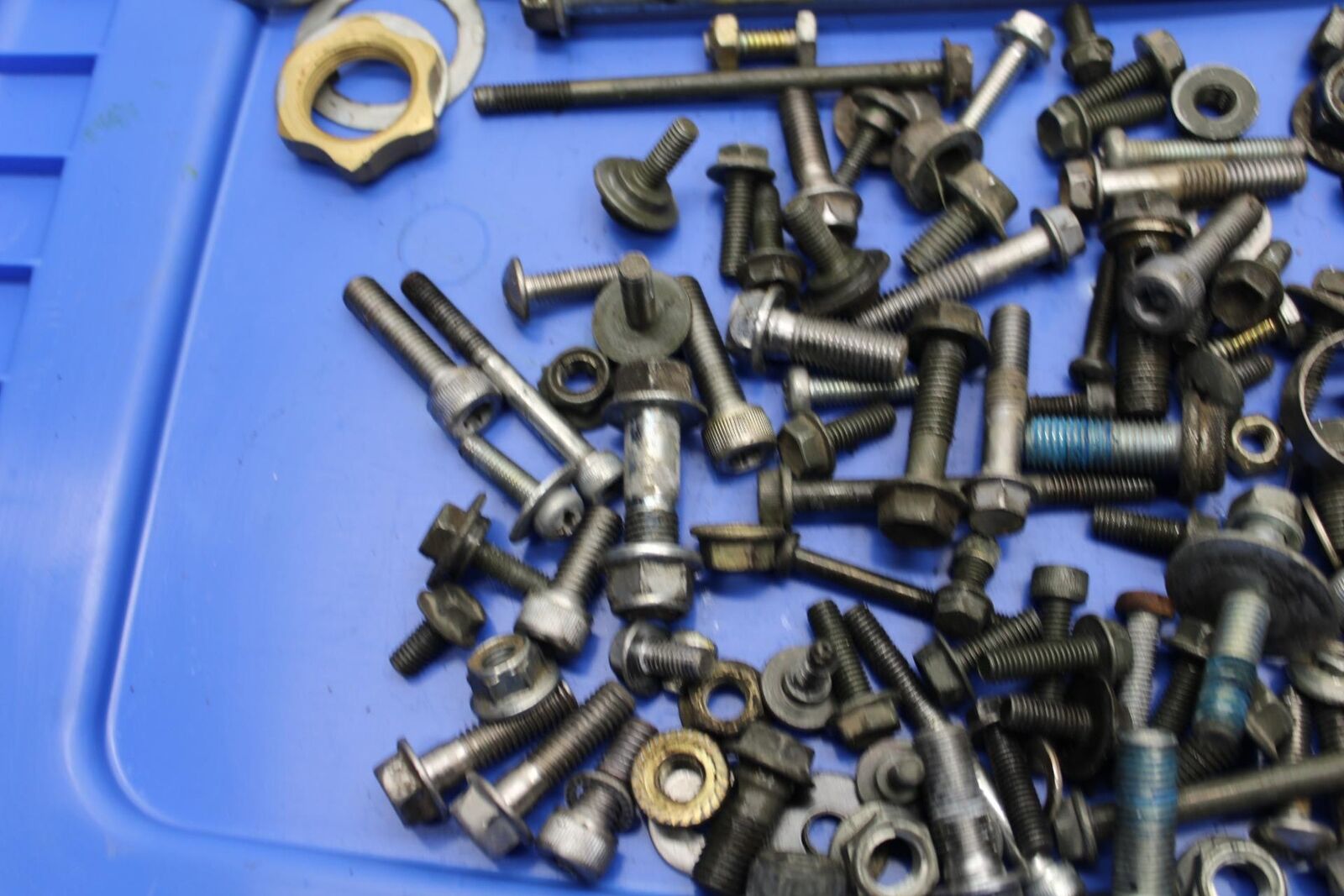2001 Suzuki GSXR600  BOLTS HARDWARE MISCELLANEOUS SCREWS BB59