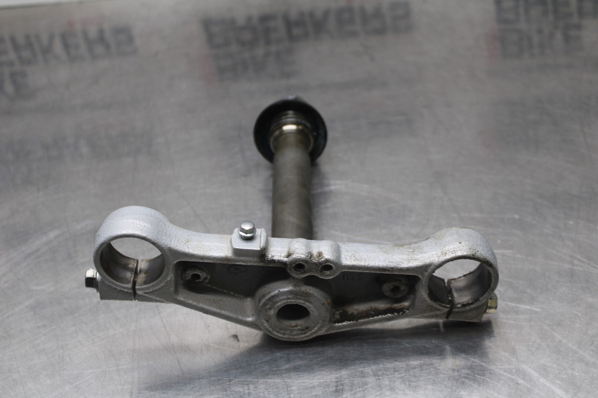 15 SUZUKI GW250F FRONT FORKS CLAMP LOWER TRIPLE TREE STEM BB789