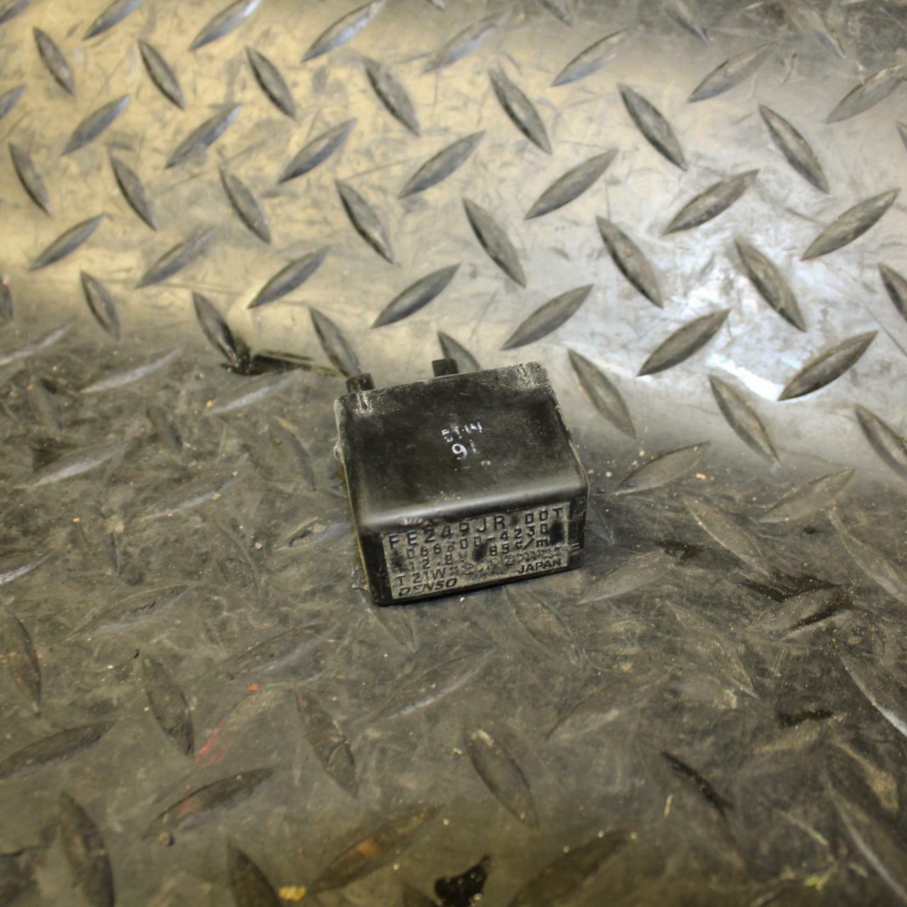 05-06 SUZUKI KATANA 750 GSX750F TURN SIGNAL BLINKER RELAY FLASHER SWITCH bb166