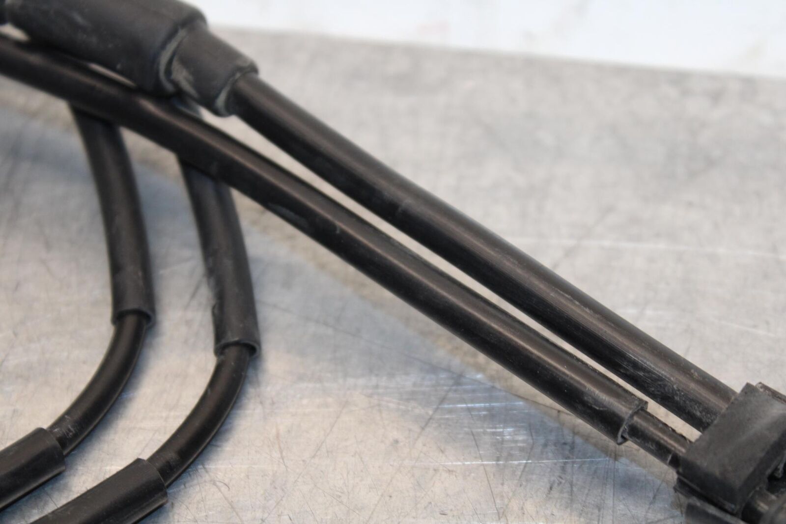 20-21 YAMAHA XSR900 THROTTLE CABLES LINES BB599