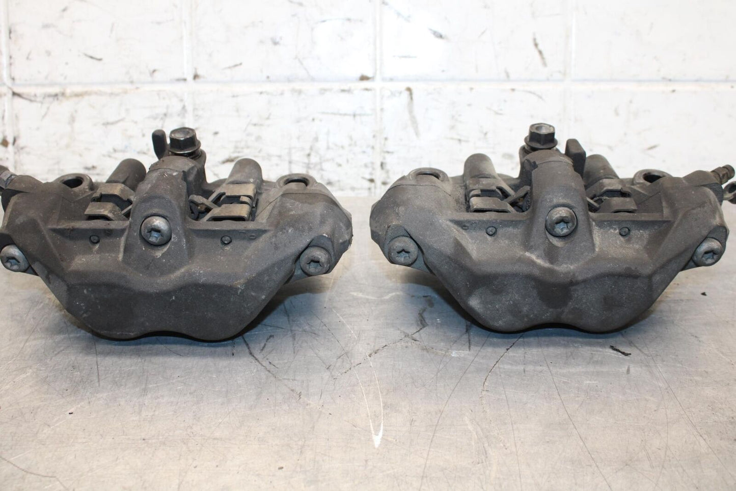 2005 Honda CBR600RR RIGHT LEFT FRONT BRAKE CALIPER SET PAIR CALIPERS BB564