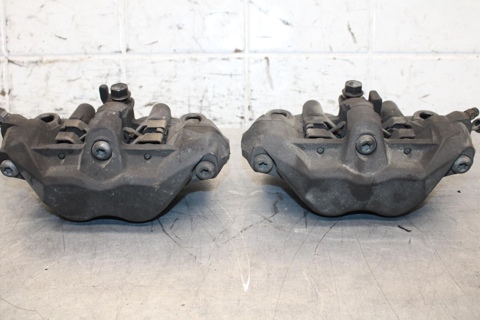 2005 Honda CBR600RR RIGHT LEFT FRONT BRAKE CALIPER SET PAIR CALIPERS BB564