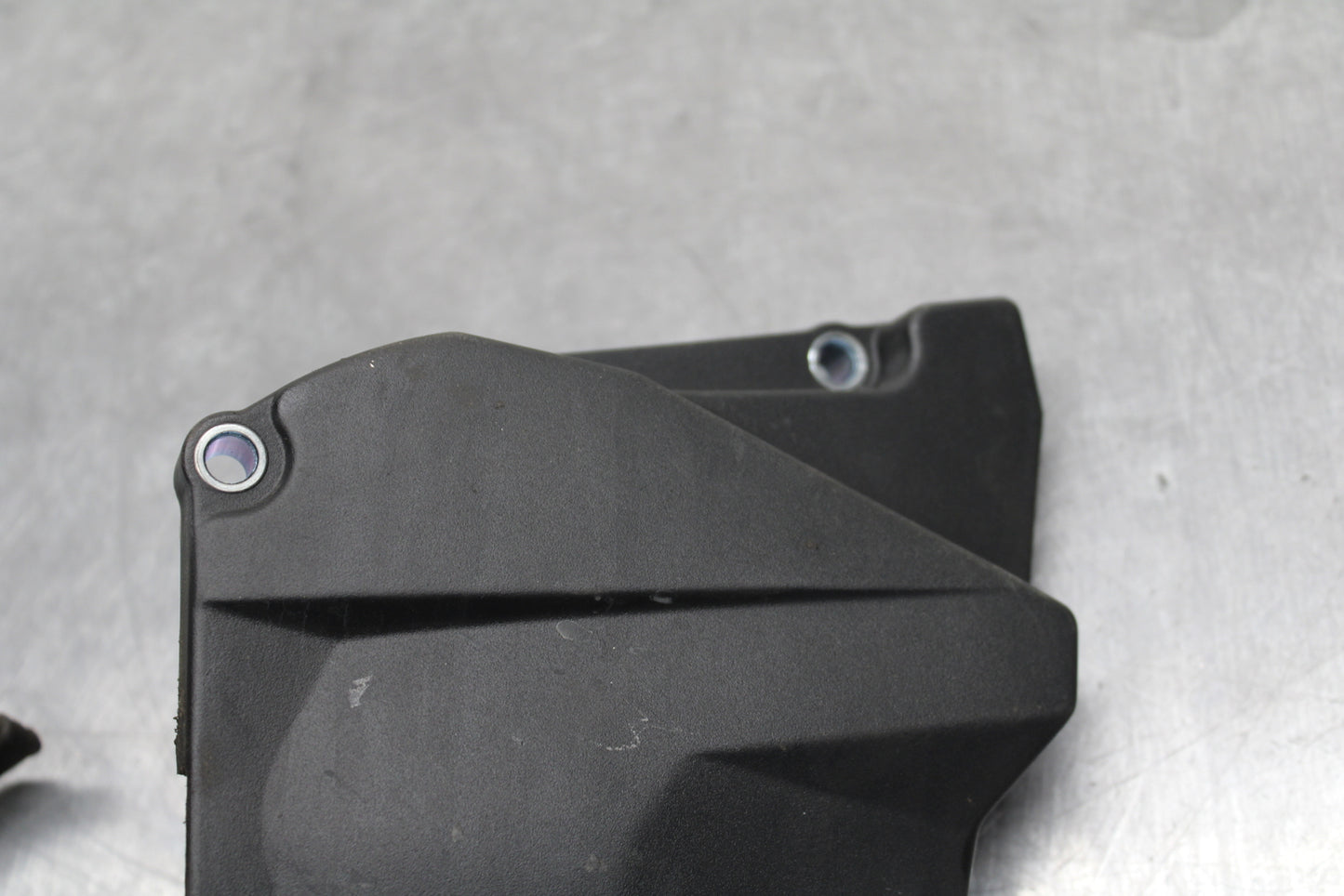 03-05 YAMAHA YZF R6  ENGINE SPROCKET COVER BB132