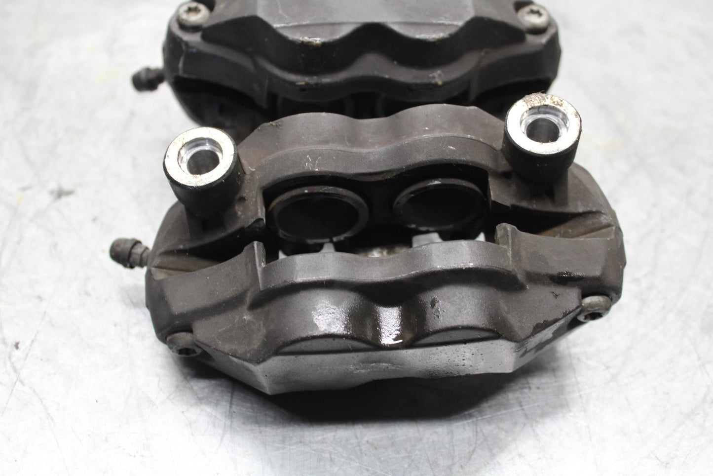 2006 Suzuki GSXR600 RIGHT LEFT FRONT BRAKE CALIPER SET PAIR CALIPERS  BB447