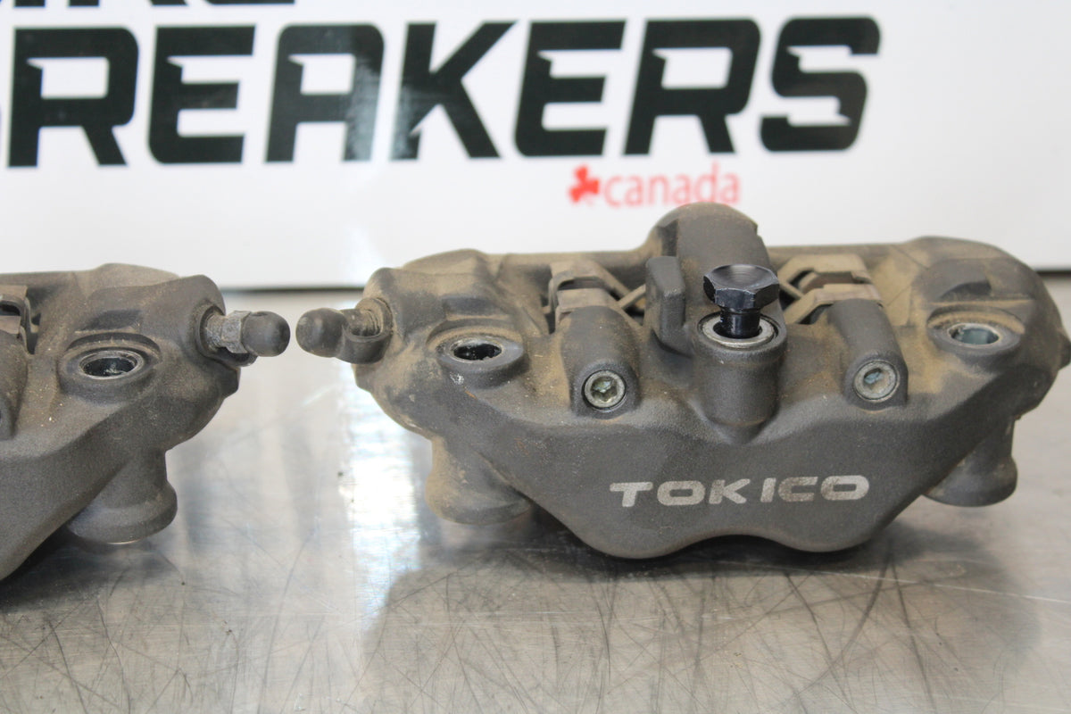 05-06 HONDA CBR600RR RIGHT LEFT FRONT BRAKE CALIPER SET PAIR CALIPERS BB149