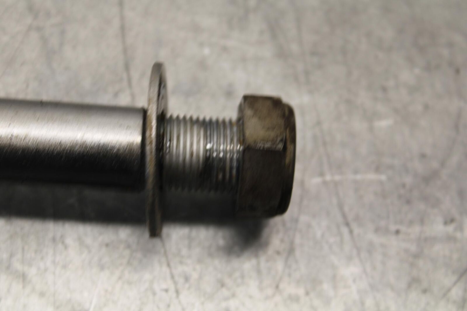 2003 Yamaha Vmax 1200 VMX1200 REAR AXLE BACK WHEEL RIM PIVOT BOLT AXEL BB563