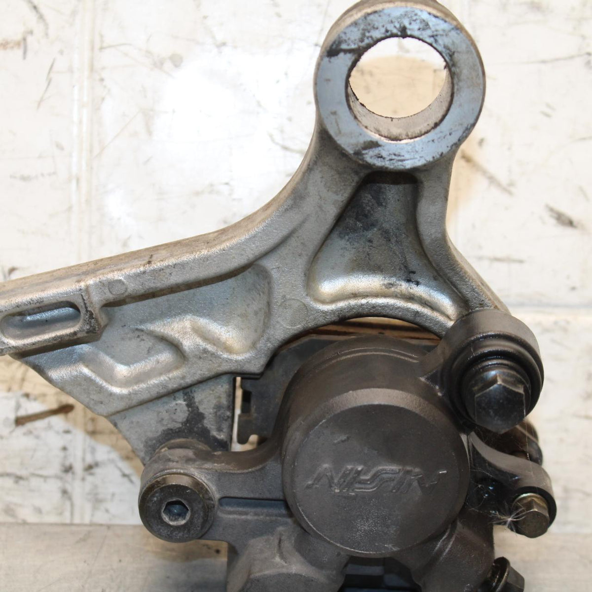 2005 Honda CBR600RR REAR BACK BRAKE CALIPER W MOUNT BRACKET BB564