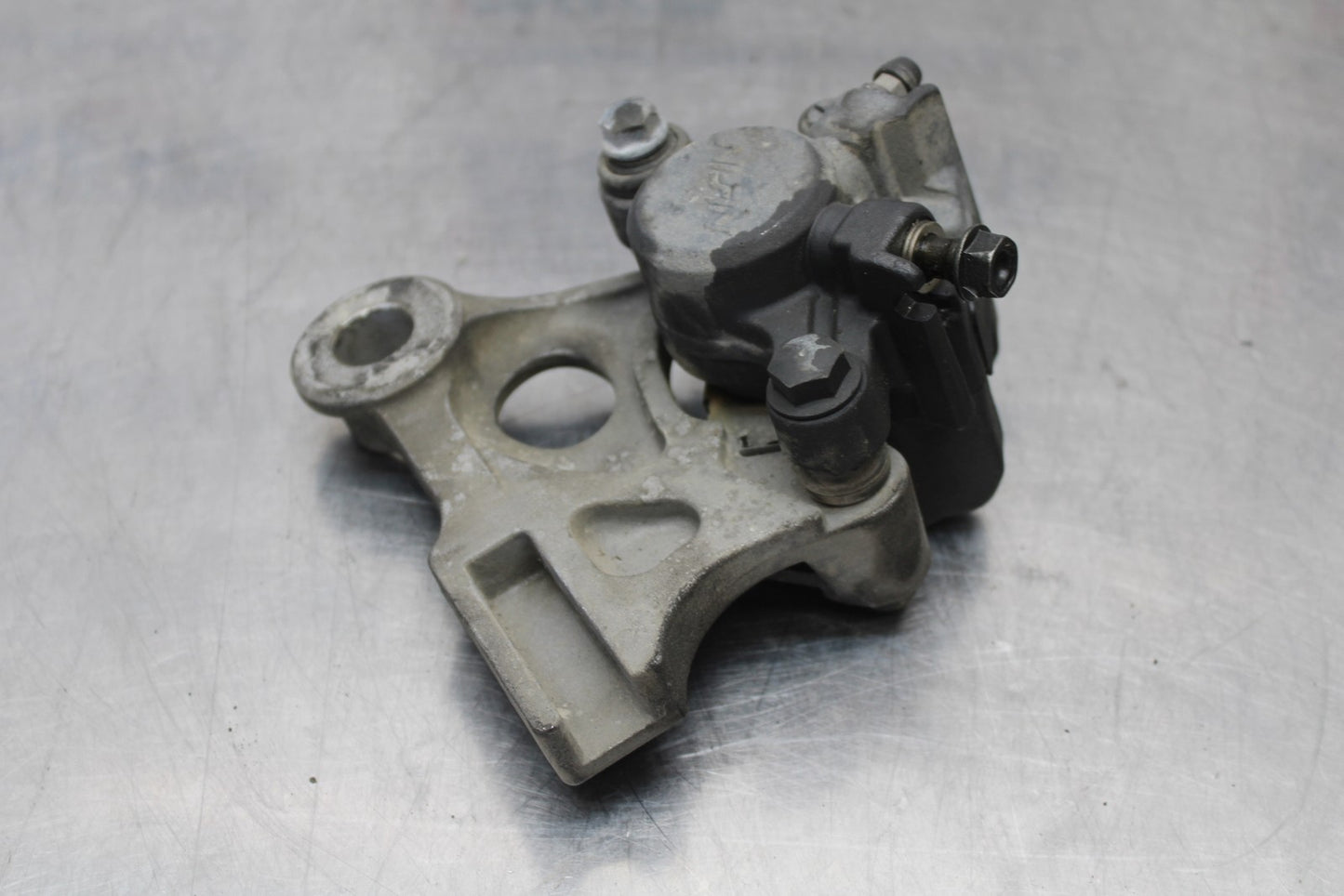 01-06 HONDA CBR600F4I REAR BACK BRAKE CALIPER W MOUNT BRACKET BB185