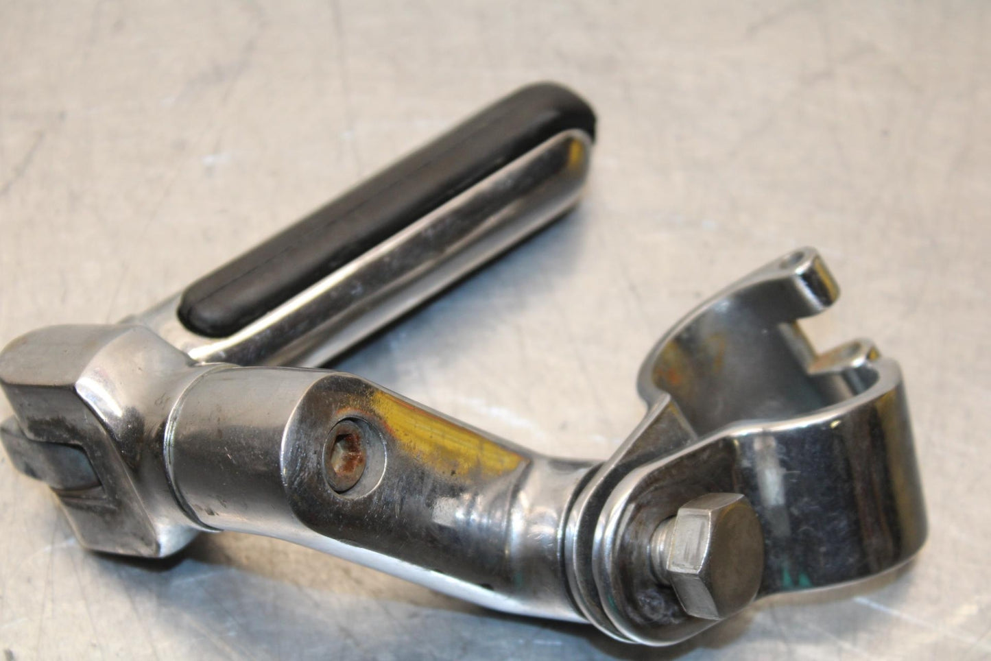 2004 Suzuki Intruder 1500 VL1500 LEFT REAR FOOT REST PEG STEP BB573