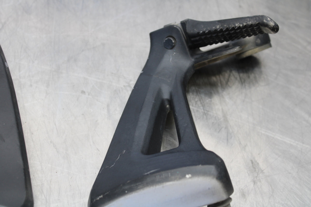 00 SUZUKI SV650 REAR BACK PASSENGER PEG SET PAIR BB156