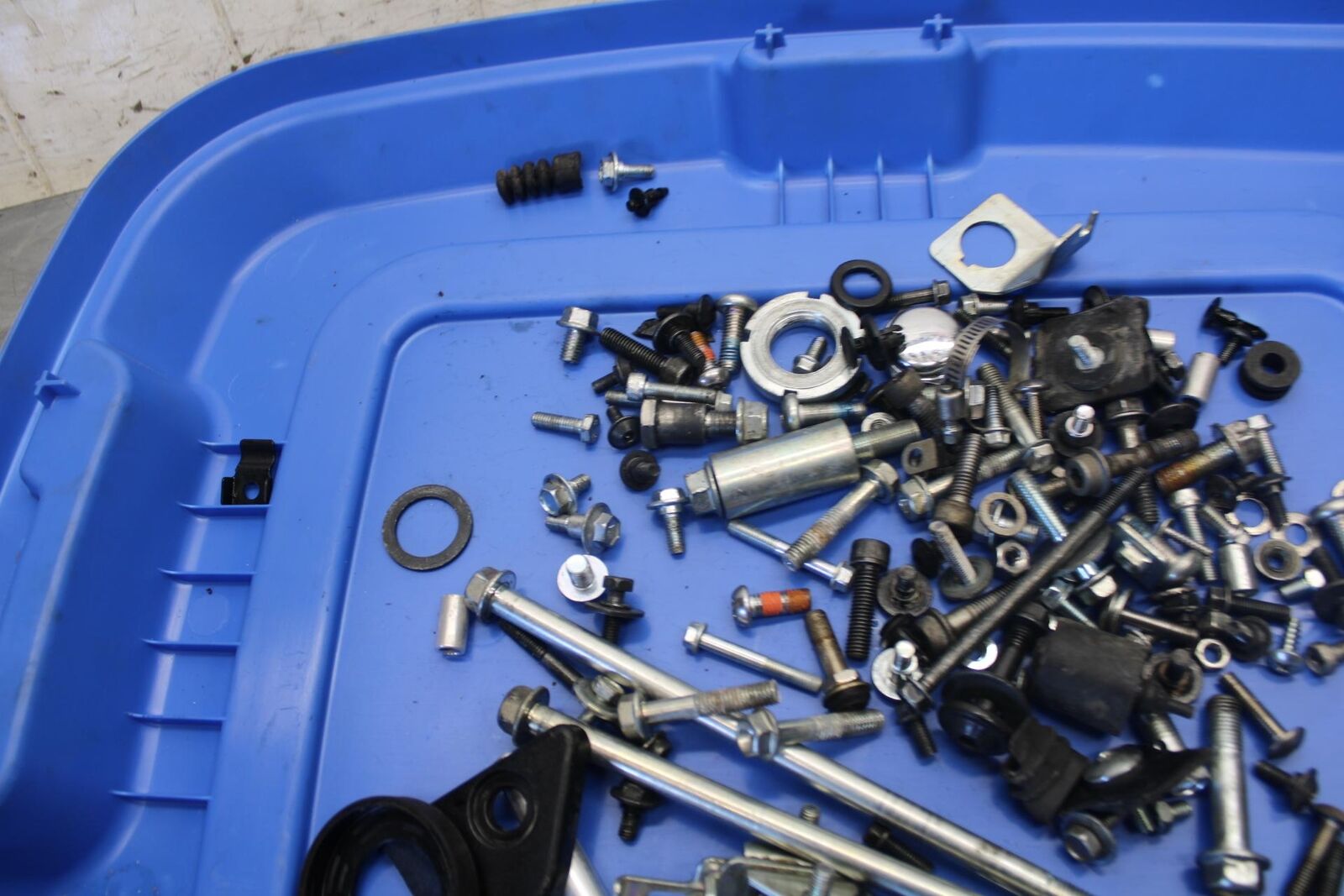 2017 Suzuki SV650 SV650AL7 ABS ENGINE LEFTOVER BOLTS HARDWARE MOTOR SCREWS BB512