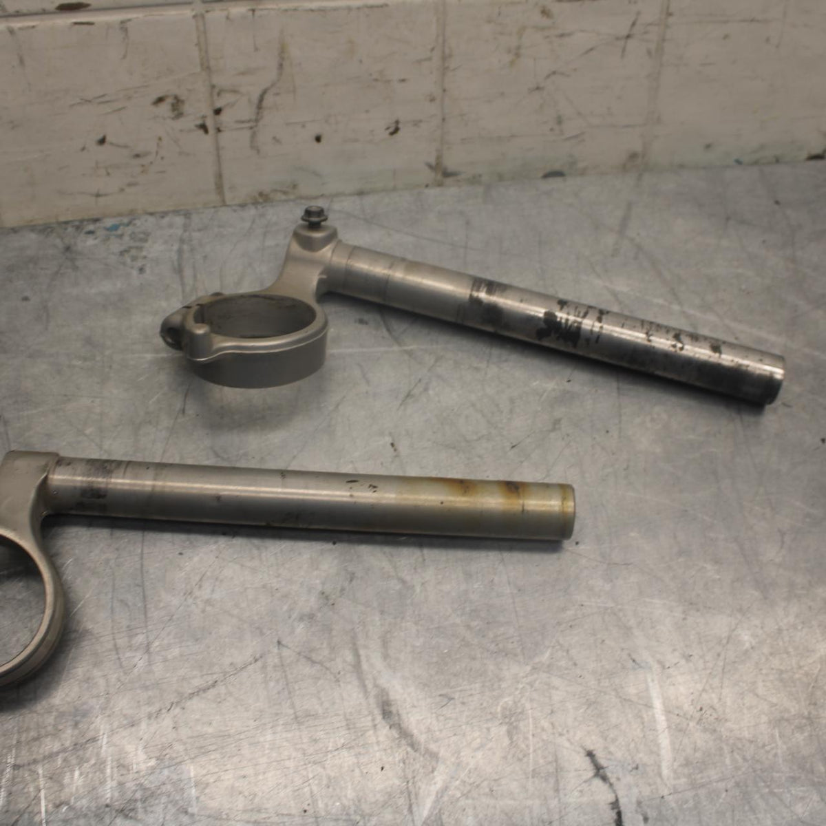 03-04 SUZUKI GSXR1000  CLIP ON ONS HANDLEBARS PAIR SET 56111-18G00 BB459