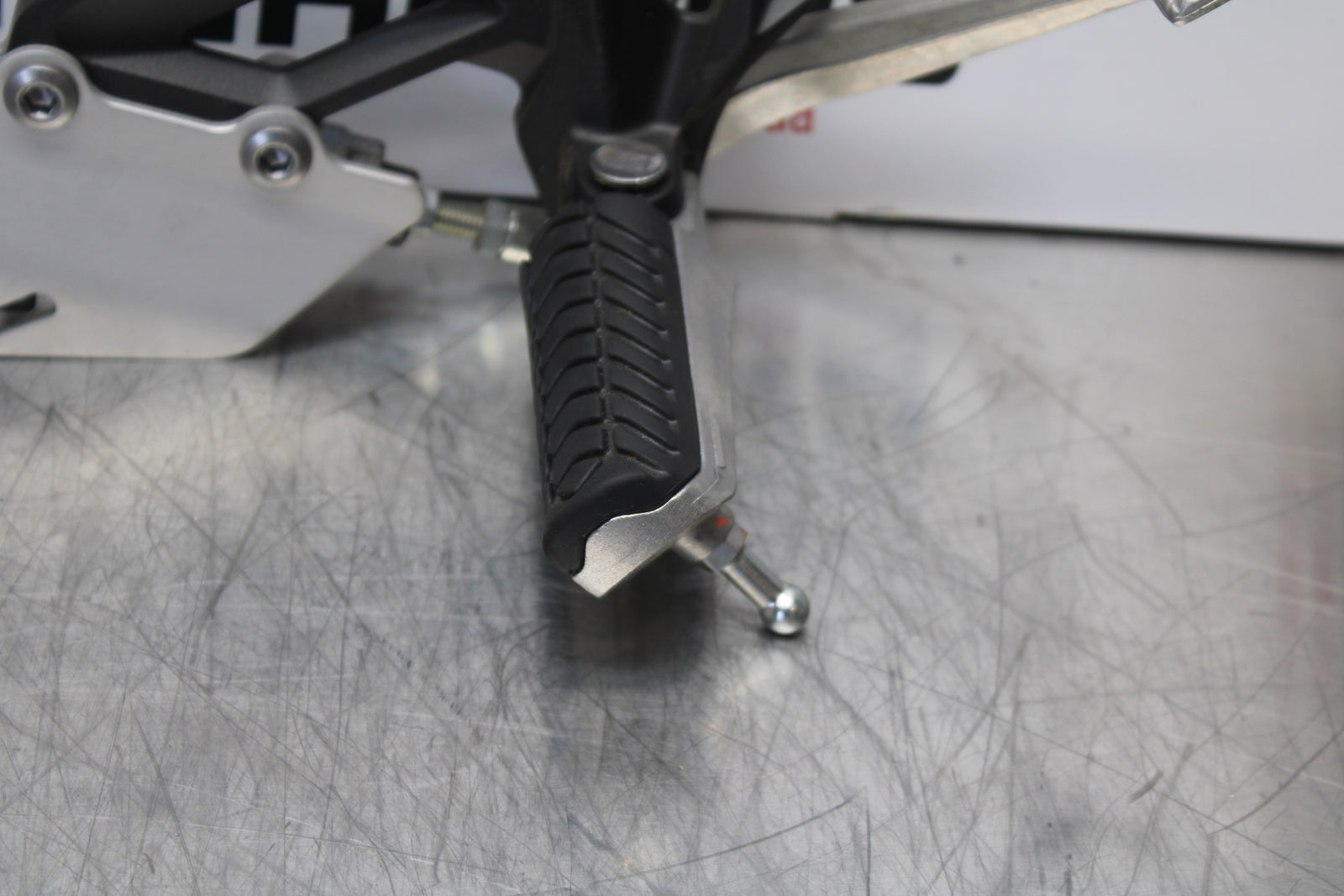 23-24 KAWASAKI NINJA ZX14R NERW!! RIGHT REARSET REAR SET DRIVER FOOT PEG BB153