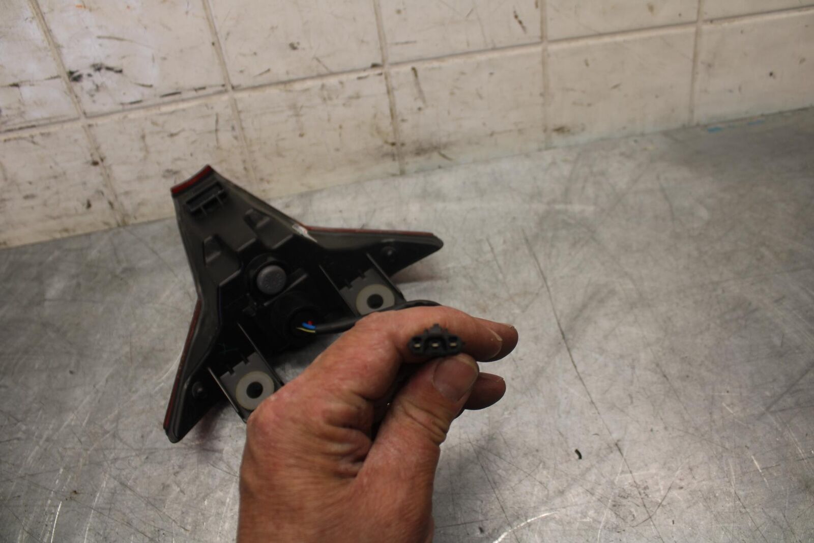 19-20 KAWASAKI NINJA ZX6R REAR TAIL TAILLIGHT BACK BRAKE LIGHT BB517