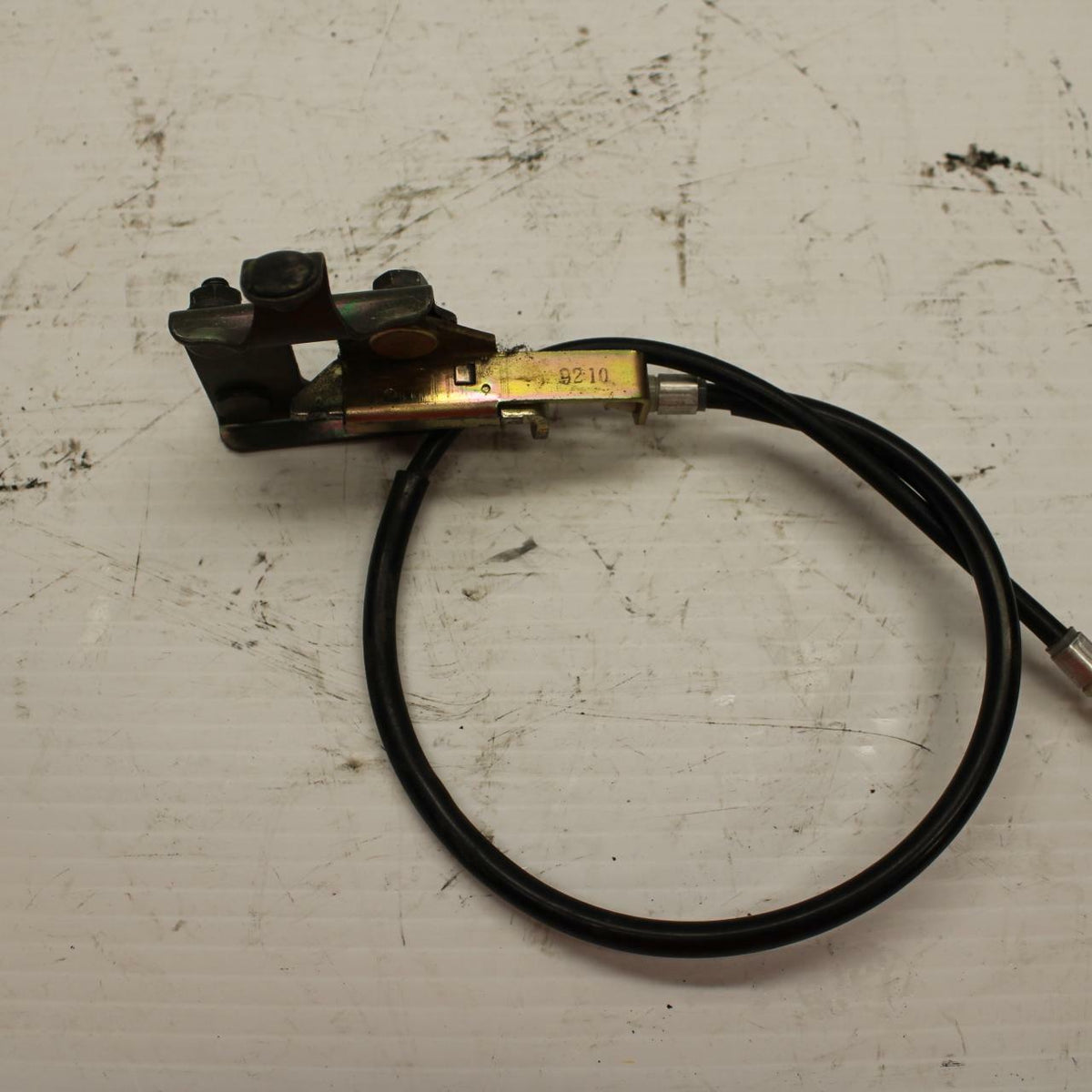 99 YAMAHA YZF R6 REAR PASSENGER SEAT LATCH LOCK ASSEMBLY BB246