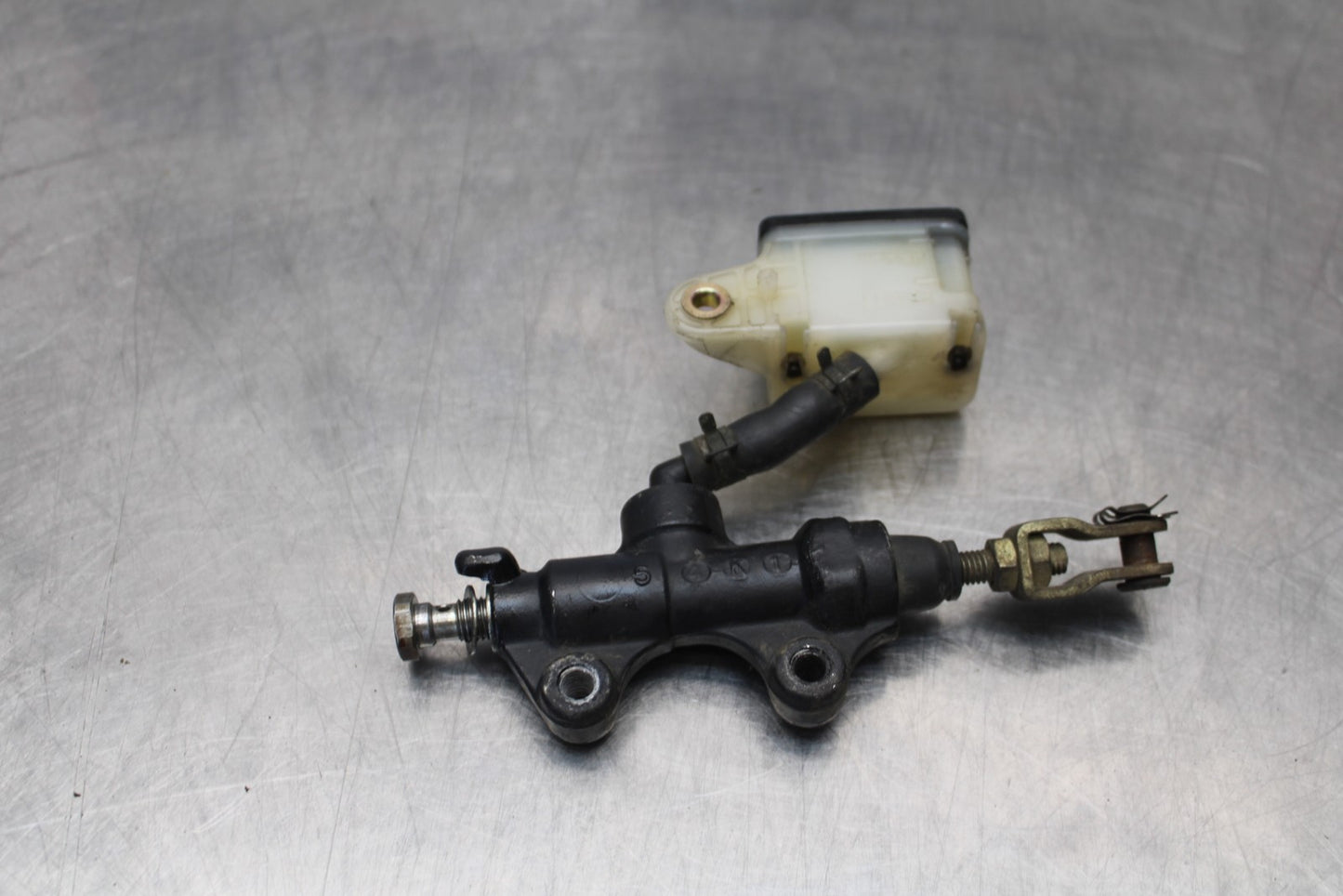 05 TRIUMPH ROCKET III REAR BACK BRAKE MASTER CYLINDER W RESERVOIR BB186