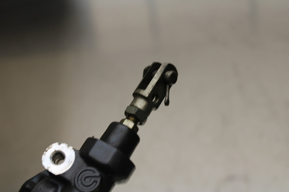 96 YAMAHA YZF750R REAR BACK BRAKE MASTER CYLINDER W RESERVOIR BB137
