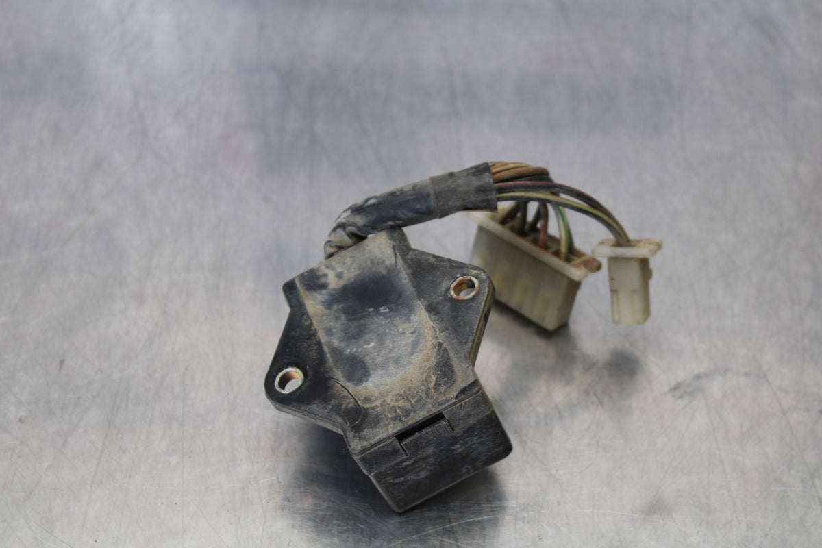76-77 HONDA GOLDWING 1000 FUSE BOX  BB171