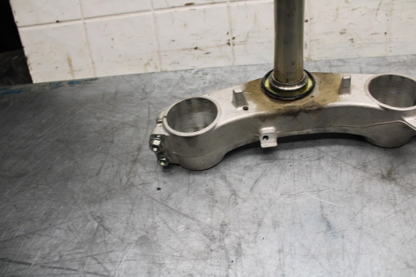 08-09 SUZUKI GSXR600 FRONT FORKS CLAMP LOWER TRIPLE TREE STEM 51410-01H10 BB468