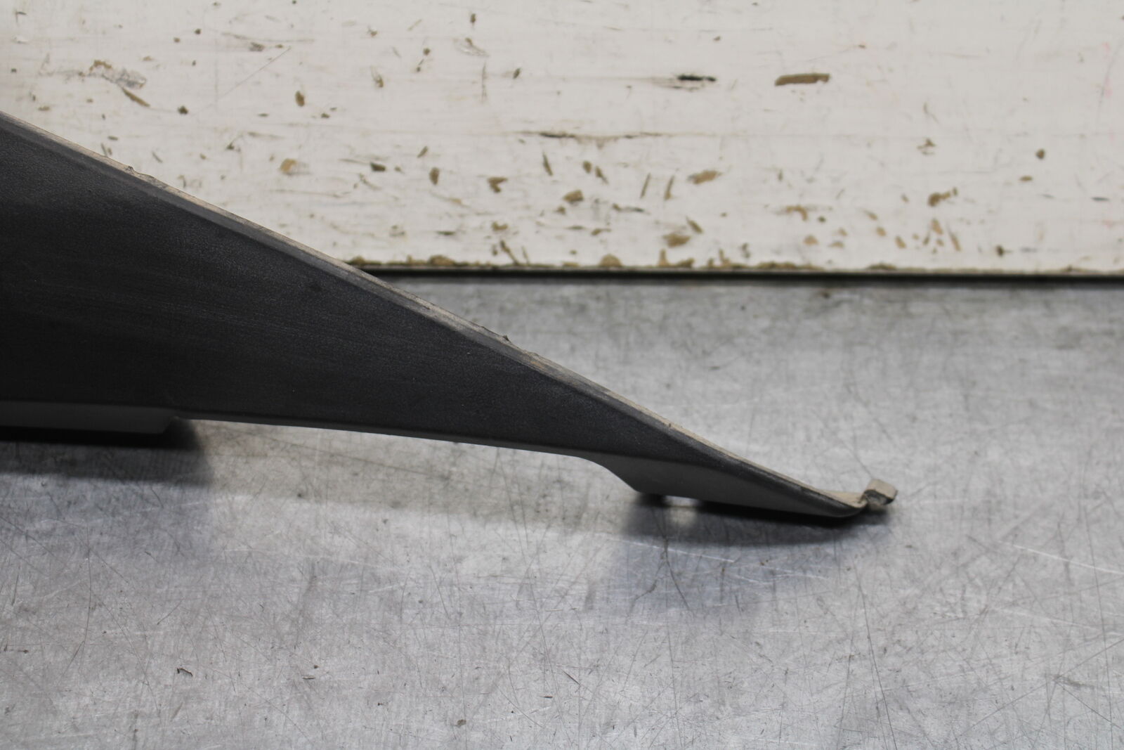 05-06 HONDA CBR600RR LEFT FRONT SIDE SEAT SADDLE PANEL TRIM COWL FAIRING BB739
