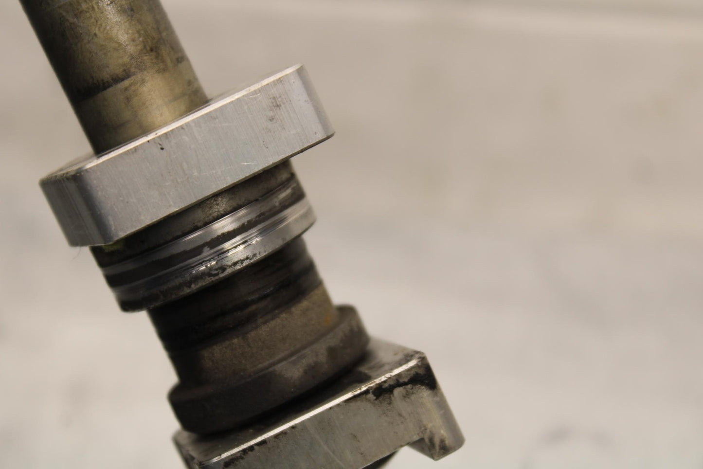 2012 Triumph Daytona 675R REAR AXLE BACK WHEEL RIM PIVOT BOLT AXEL BB589