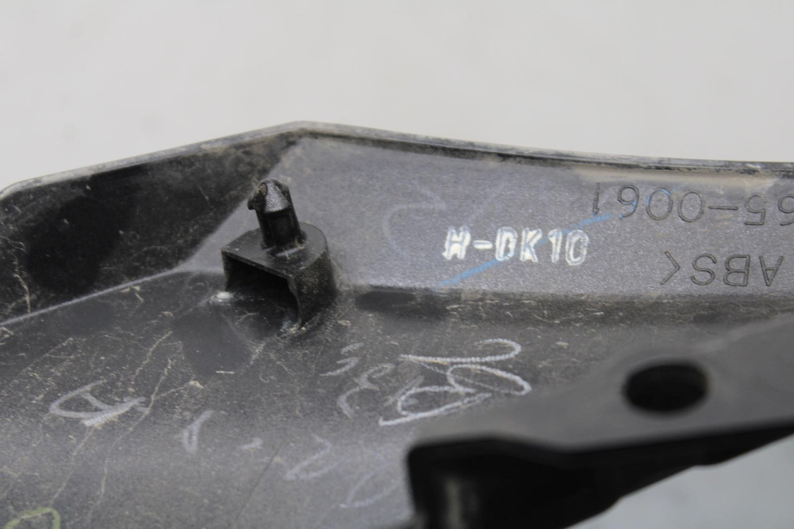 15-16 KAWASAKI EX300 RIGHT FRONT SIDE SEAT SADDLE PANEL TRIM COWL FAIRING BB635