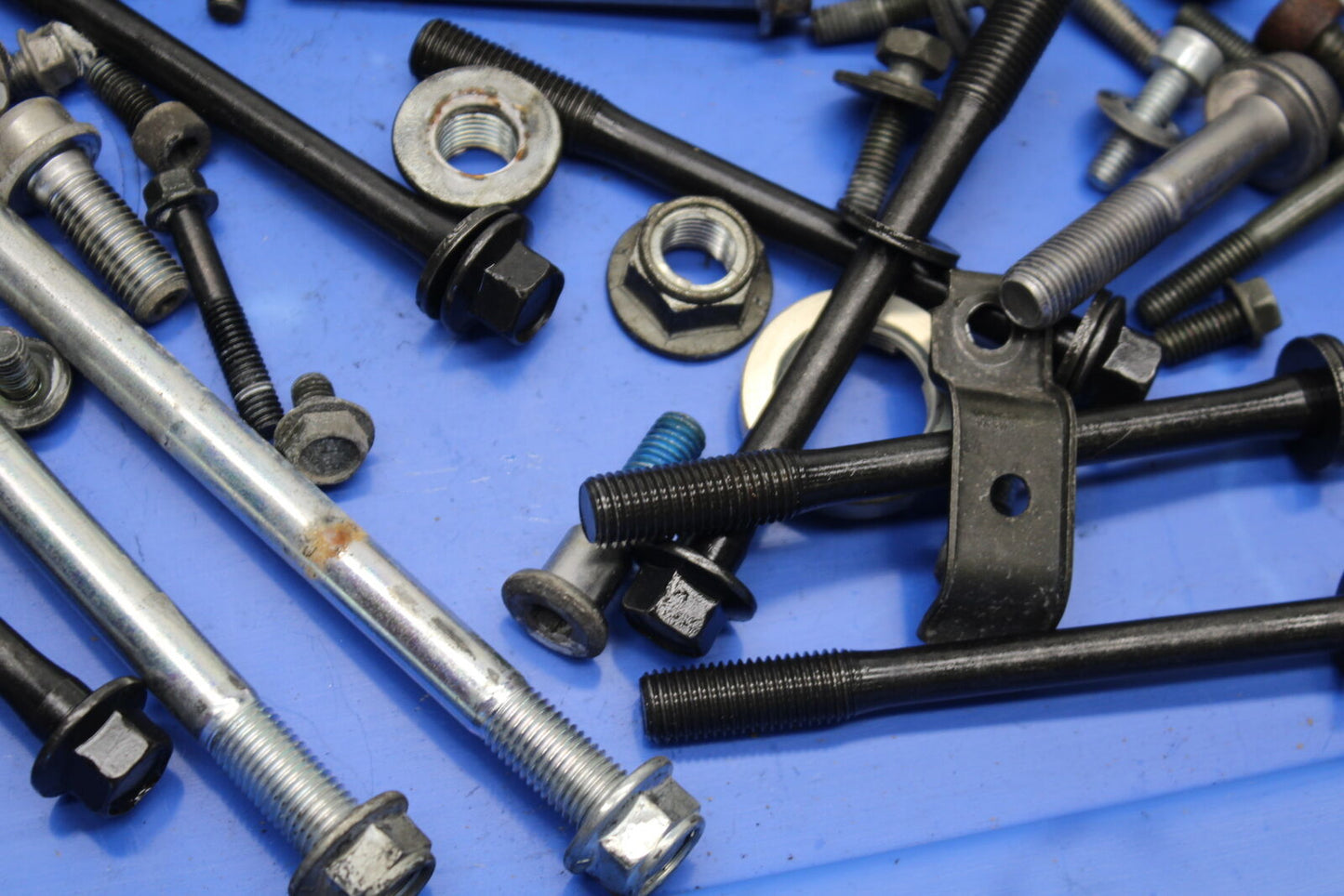 05-06 SUZUKI GSXR1000 MOUNTING BOLTS HARDWARE MOTOR SCREWS BB677