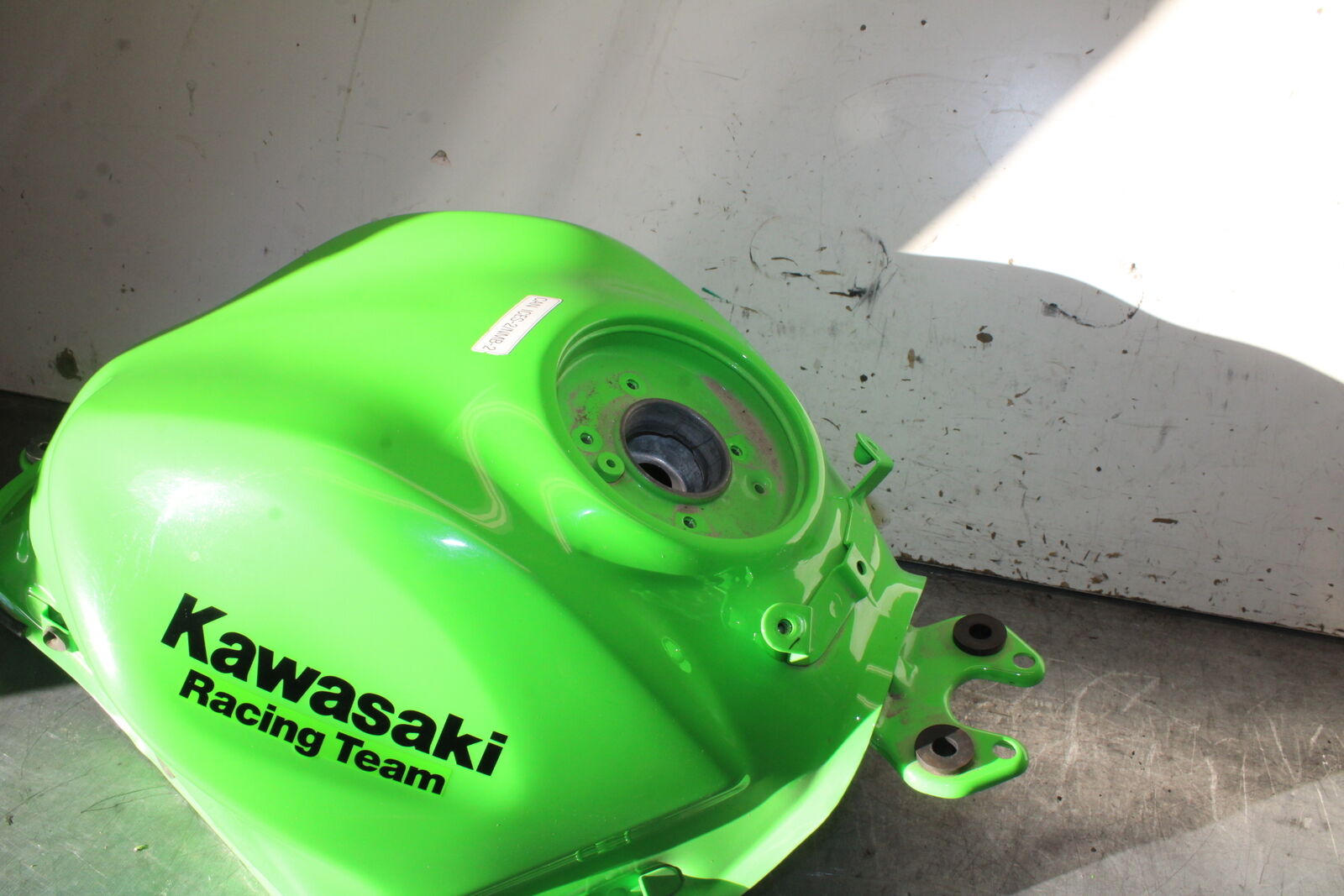 18-24 KAWASAKI NINJA 650 GAS TANK FUEL CELL PETROL RESERVOIR BB725