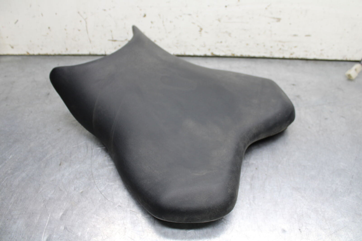 06-07 YAMAHA YZF R6 FRONT DRIVERS SEAT PAD SADDLE PILLION BB742