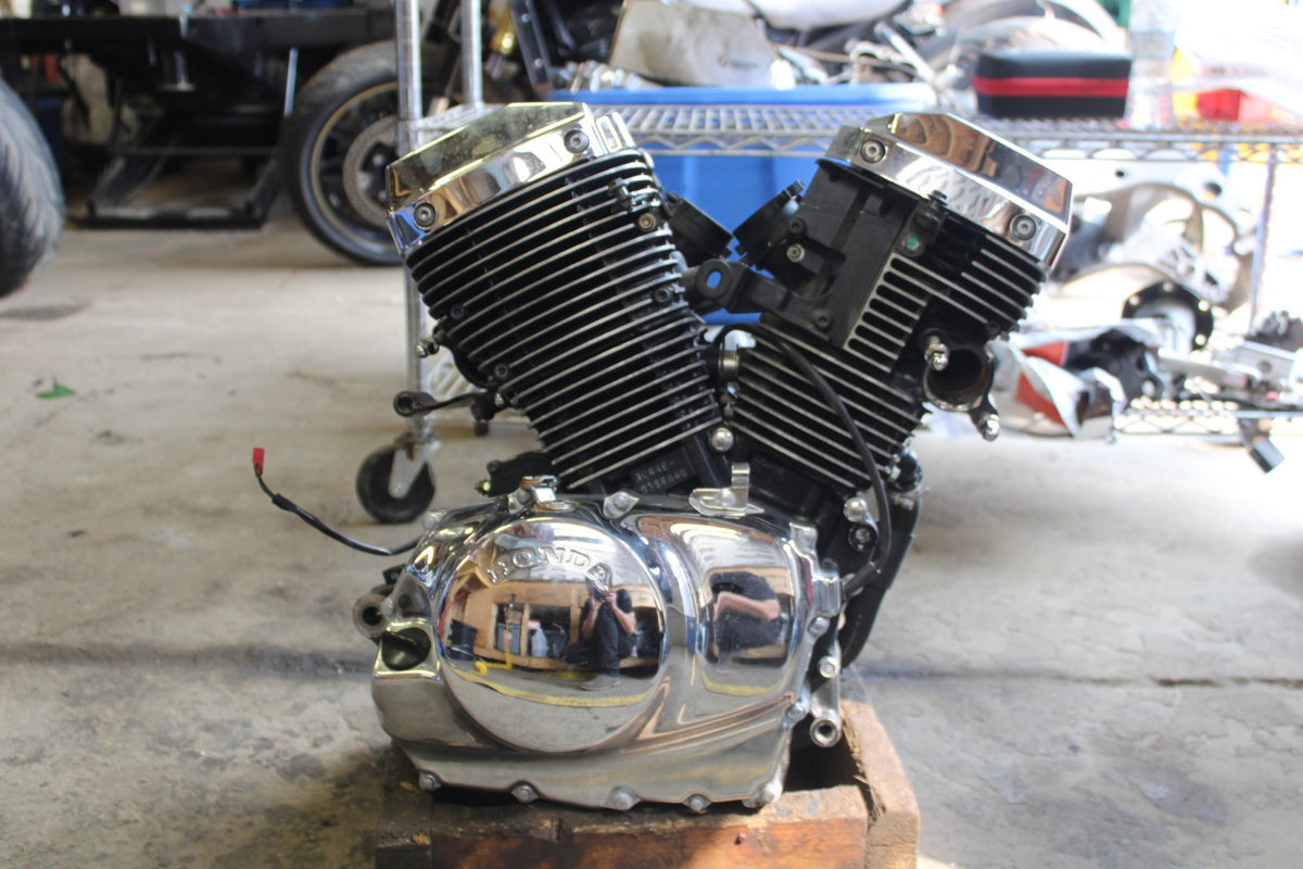 03 HONDA SHADOW SPIRIT 750 VT750DC ENGINE MOTOR BB907