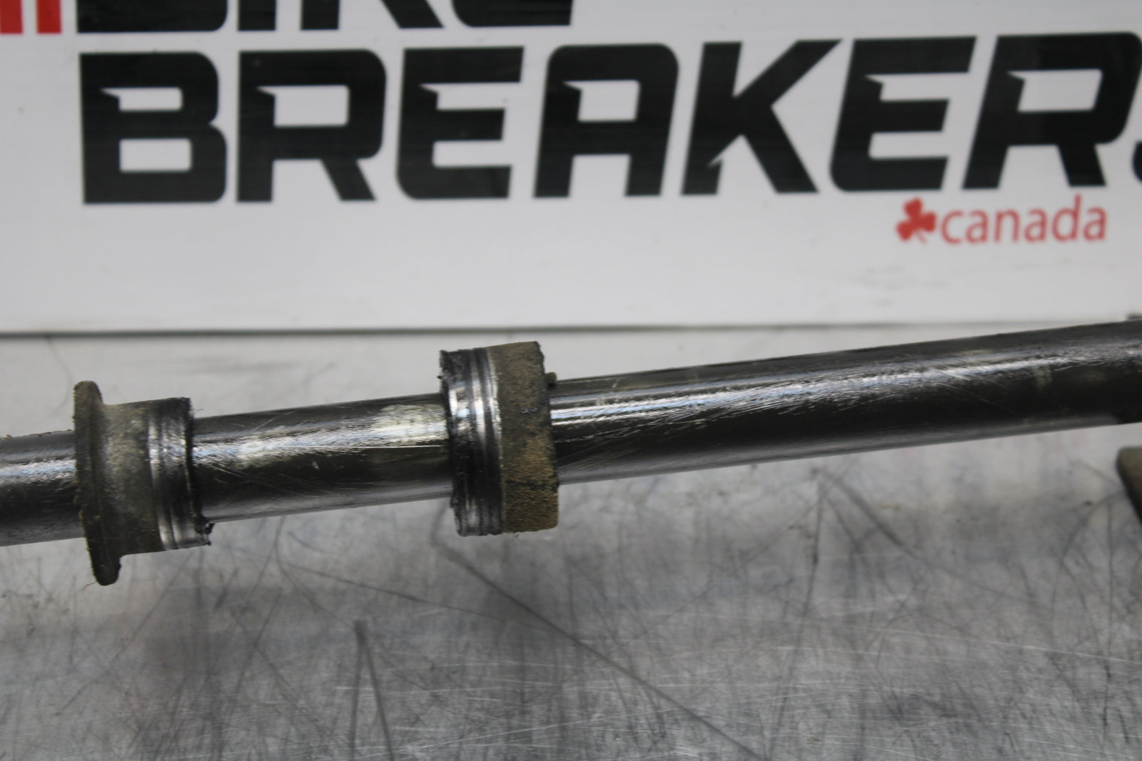 03 SUZUKI SV650S REAR AXLE BACK WHEEL RIM PIVOT BOLT AXEL BB167