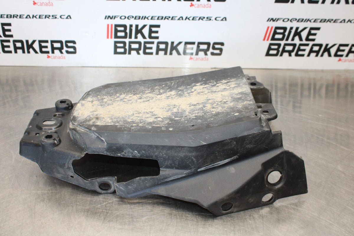 17-22 KTM 390 DUKE REAR BACK TAIL UNDERTAIL BATTERY TRAY PLASTIC BB180
