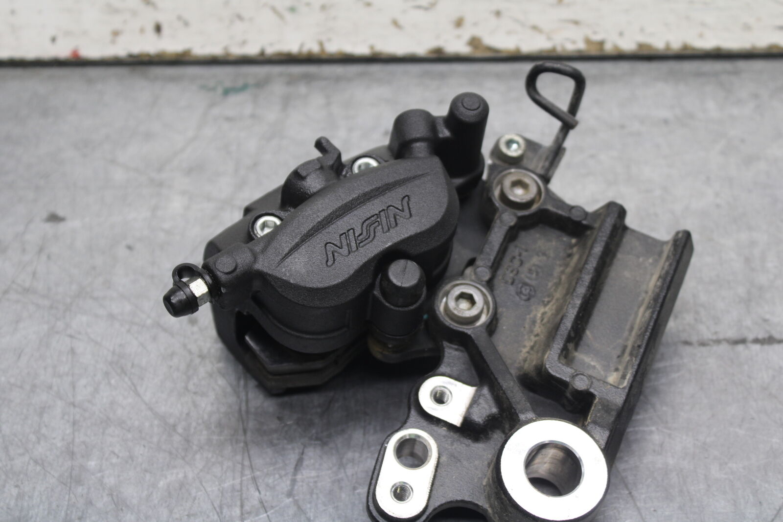 18-23 KAWASAKI NINJA 400 EX400 ABS REAR BACK BRAKE CALIPER W MOUNT BRACKET BB747