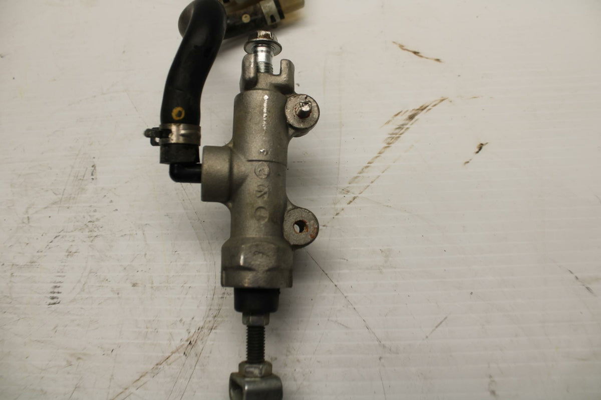 08-09 SUZUKI GSXR600 REAR  BRAKE MASTER CYLINDER W RESERVOIR 69600-01H20 BB250