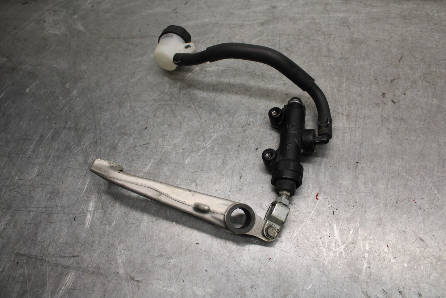 13-18 KAWASAKI NINJA ZX6R REAR BACK BRAKE MASTER CYLINDER W RESERVOIR BB666