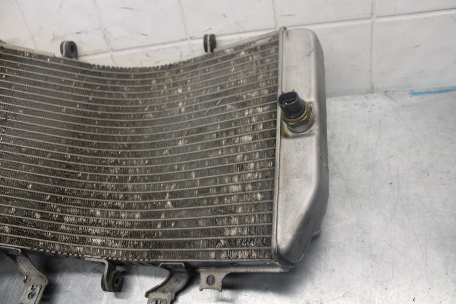 03-04 SUZUKI GSXR1000 ENGINE RADIATOR MOTOR COOLER COOLING  17710-40F20 BB459