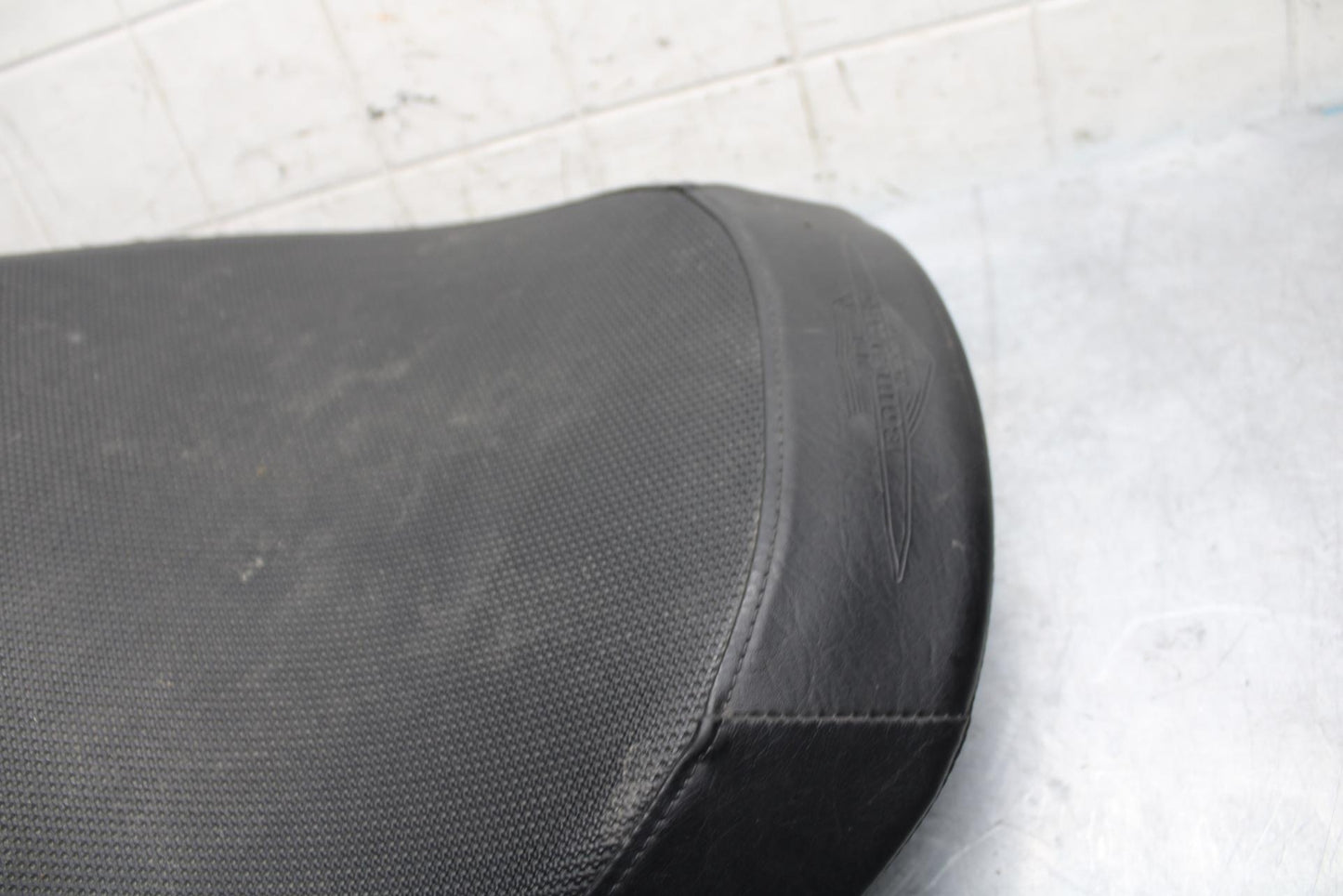 06-09 SUZUKI M109R BOULAVARD FRONT DRIVERS SEAT BB501