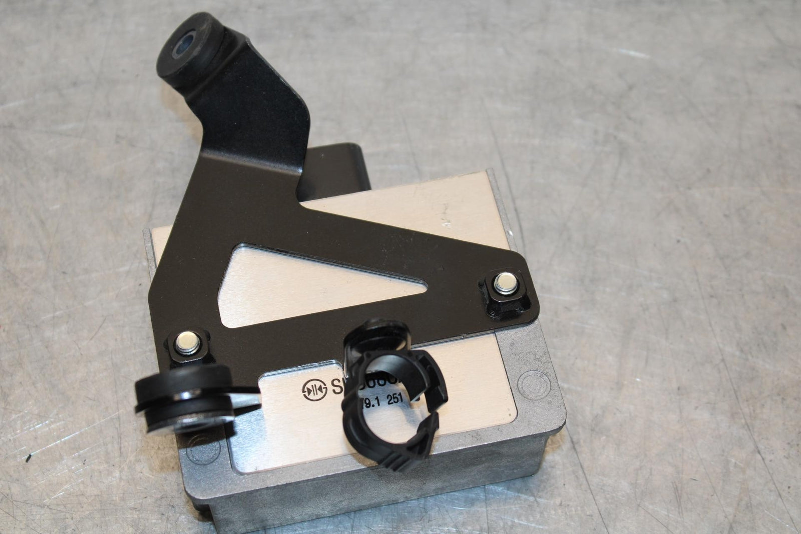 19-22 KAWASAKI Z400 RECTIFIER VOLTAGE REGULATOR BB70