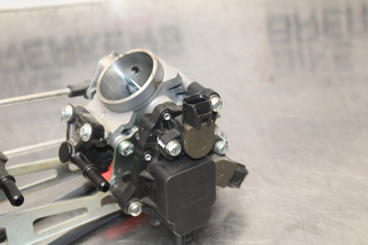 17-24 SUZUKI SV650 MAIN FUEL INJECTORS / THROTTLE BODIES BB829