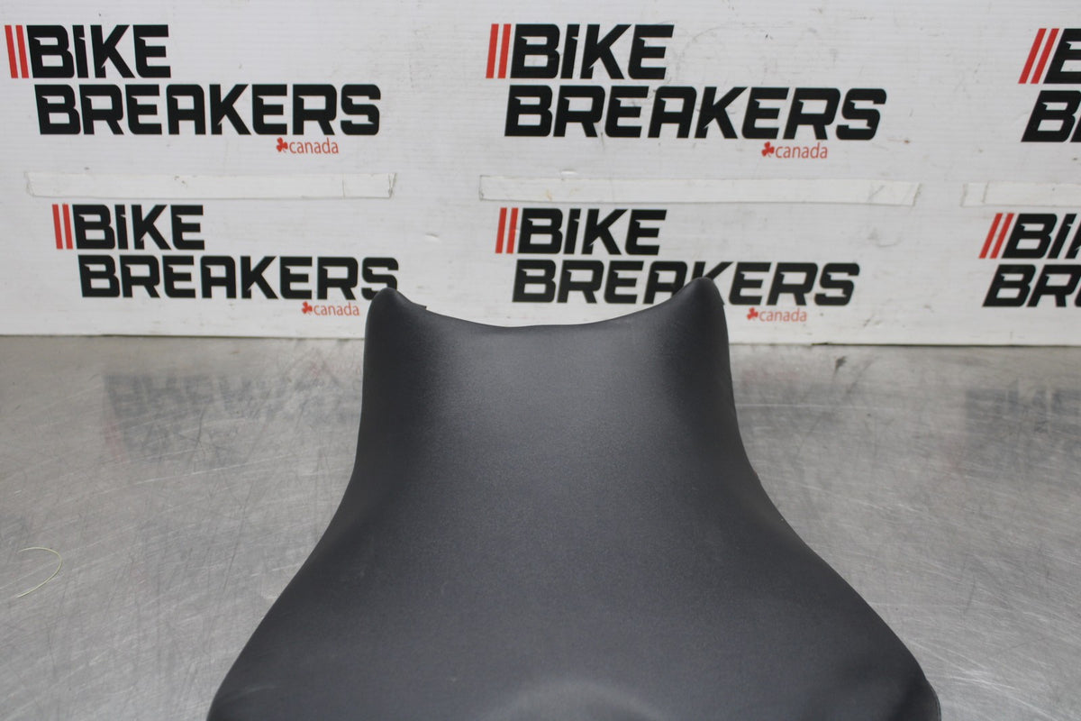 08-16 YAMAHA YZF R6 FRONT DRIVERS SEAT PAD SADDLE PILLION BB929