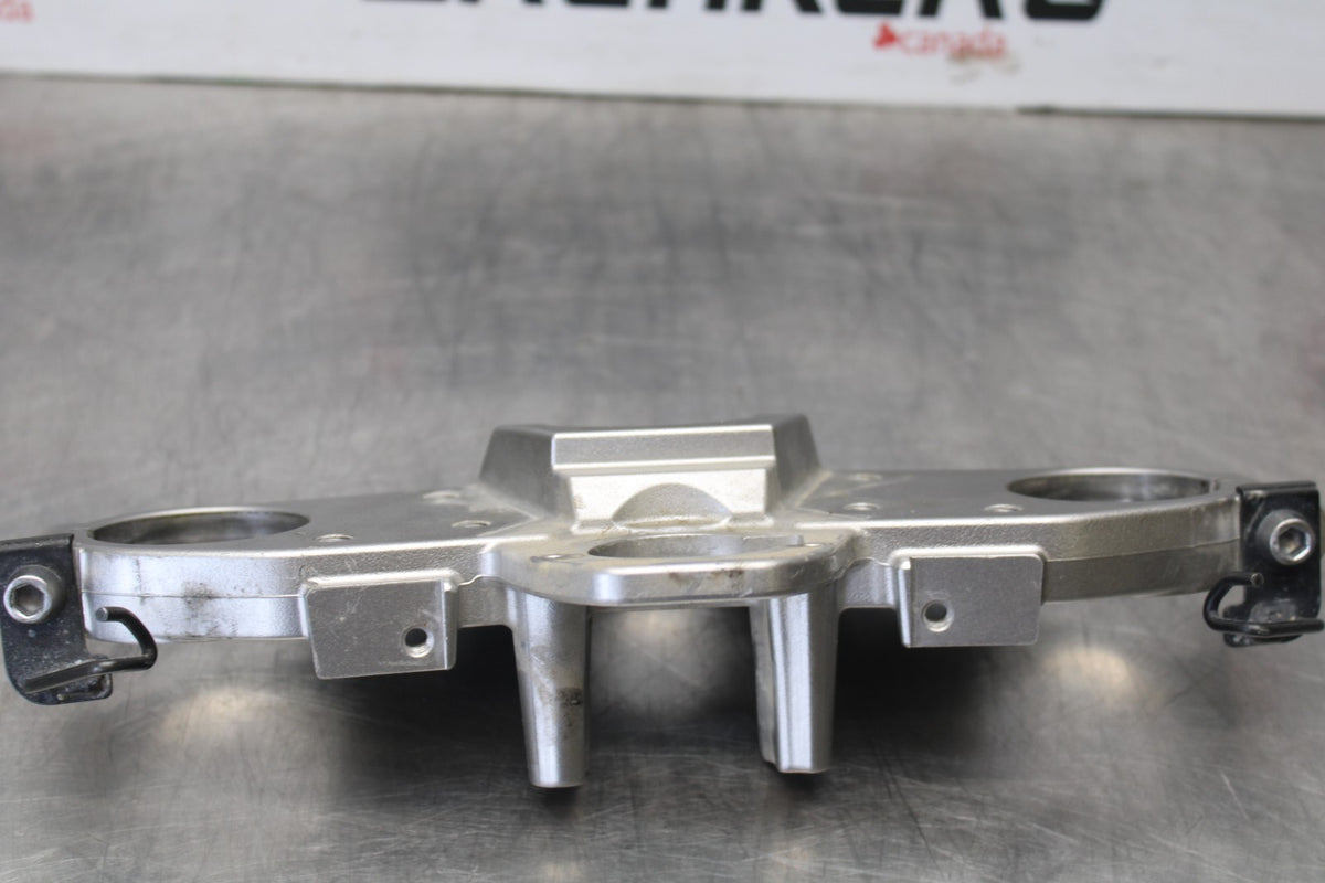 09 KAWASAKI CONCOURS 14 ZG1400B FORKS UPPER TRIPLE TREE CLAMP BB875